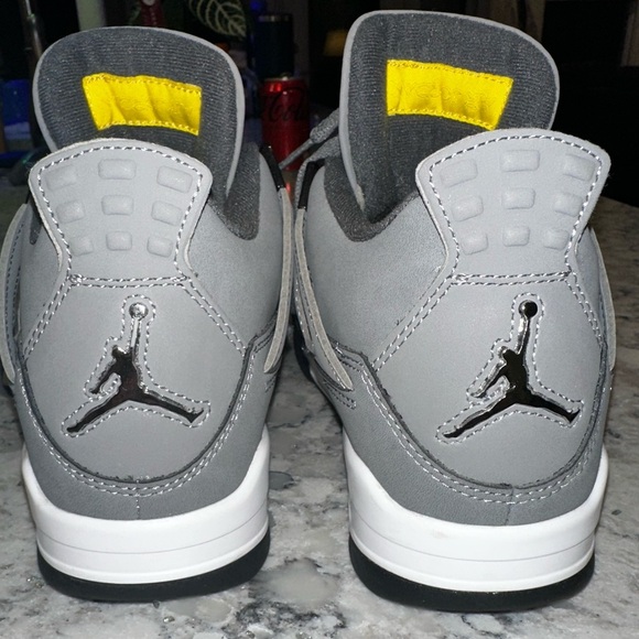 Jordan 4 Retro Cool Grey 2019 - Picture 6 of 11